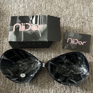 NEW Niidor Fabric Black Strapless adhesive Bra